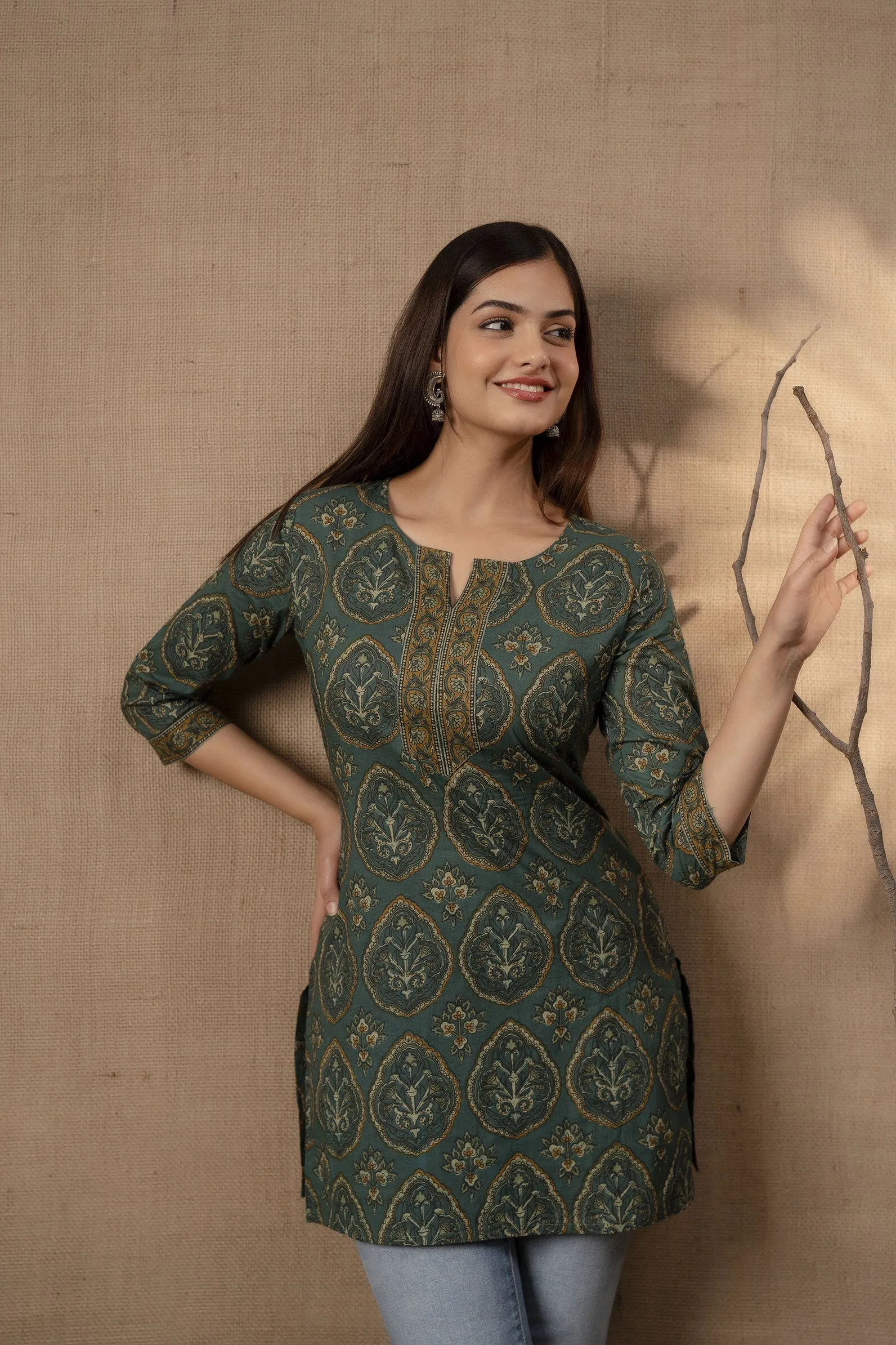 Women Green Ethnic Printed Tunic With Three Quarter Sleevs