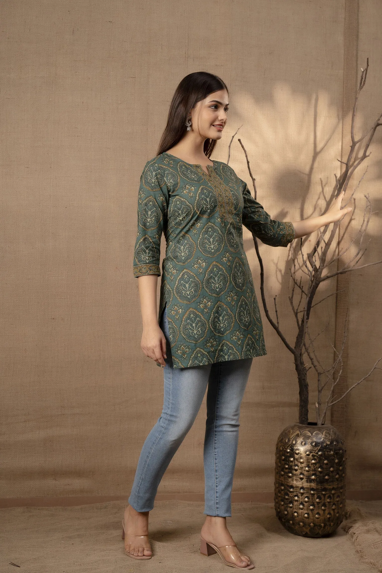 Women Green Ethnic Printed Tunic With Three Quarter Sleevs